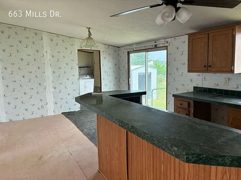 663 E Mills Dr — Photo 8