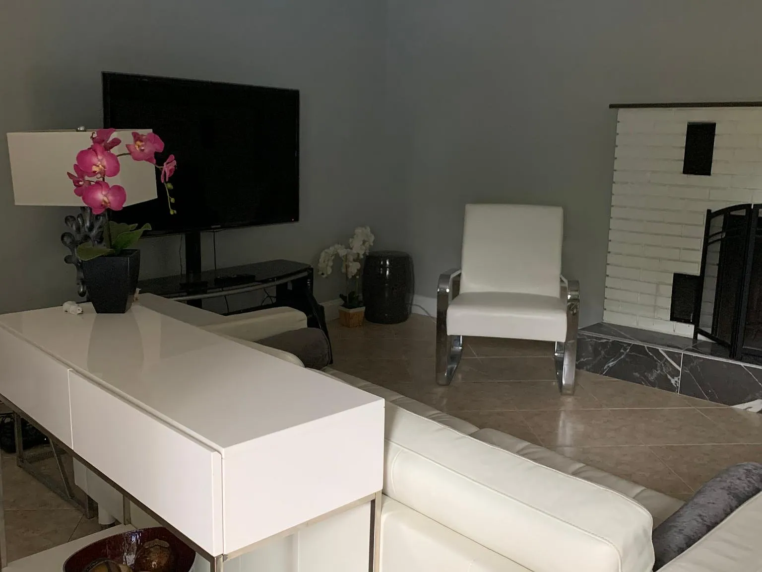 1 bed, 350 sqft, $1,000 — Photo 3