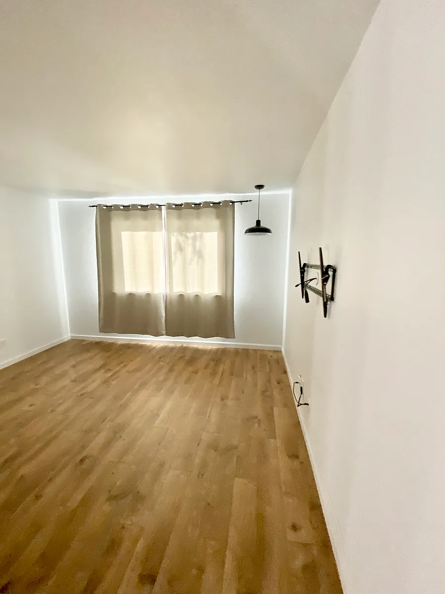 Building Photo - 3639 Argyle Ave