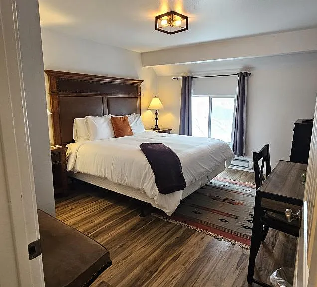 Comfy and Spacious King Bed