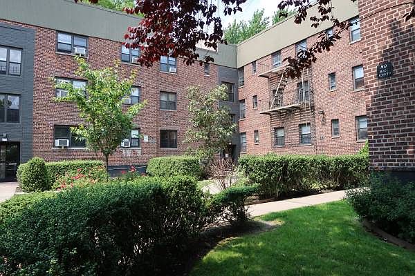 1st image of 2080 28th St APT 1A