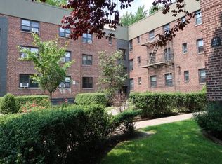 2080 28th St APT 1A, Astoria, NY 11105