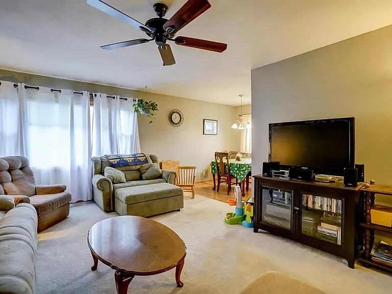 213 S Jefferson St — Photo 12