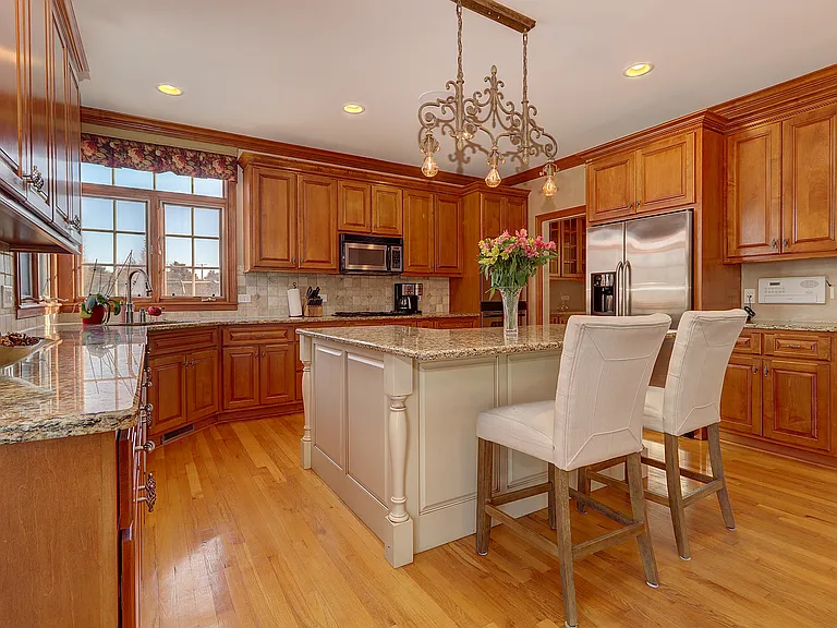 26025 Whispering Woods Cir — Photo 32