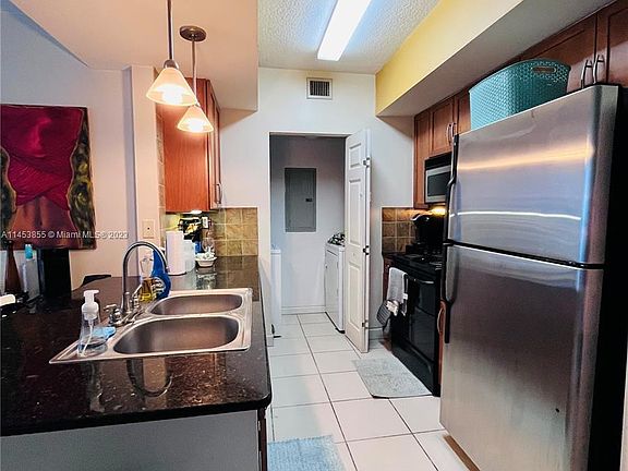 4th image of 2000 N Bayshore Dr APT 1505