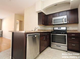 2862 N Clark St #3, Chicago, IL 60657