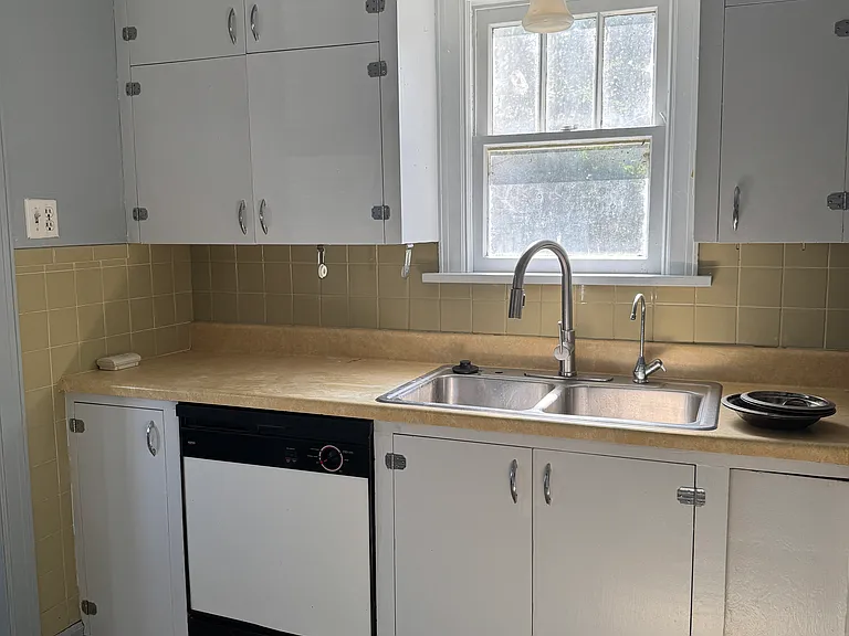 1527 N Woodland Ave — Photo 12