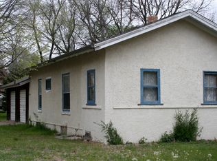 422 W 10th Ave, Mitchell, SD 57301