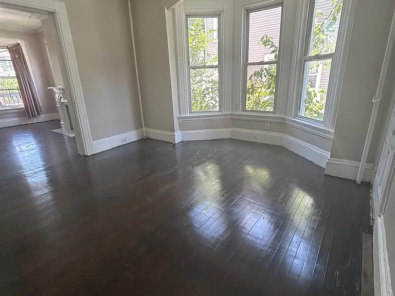 240 William St #1 — Photo 6