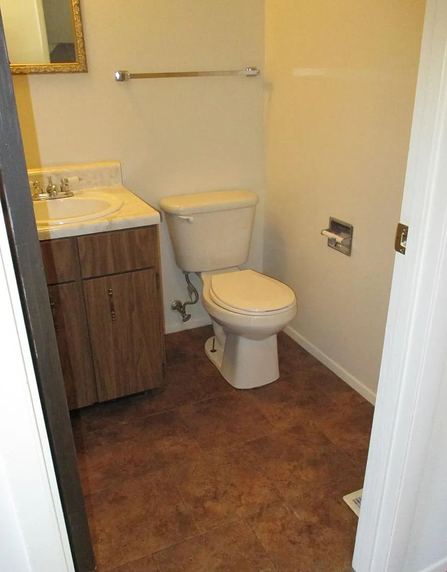 2 bed, 1.5 bath, 1100 sqft, $890 — Photo 3