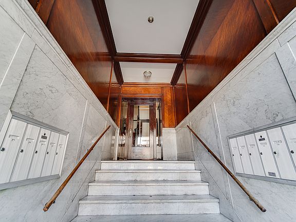 2nd image of 5324 S Hyde Park Blvd APT 3