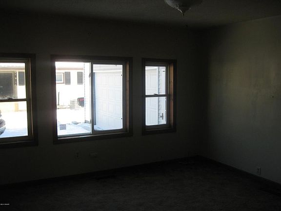 3rd image of 704 12th Ave W