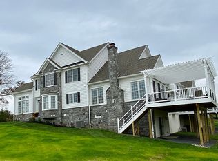 3835 Meadow View Farm Rd, Newtown Square, PA 19073