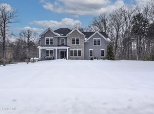 8 Anthony Ln, Saratoga Springs, NY 12866