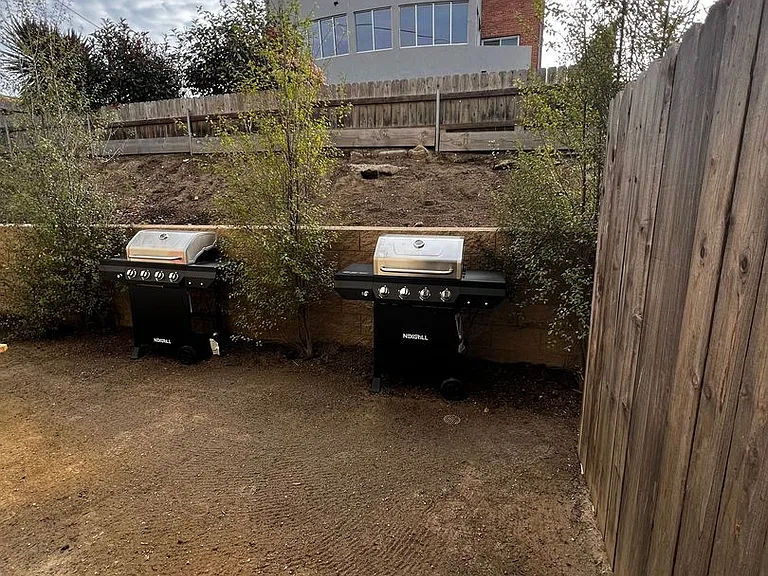 864 Pioneer St — Photo 37
