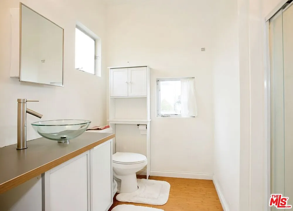 5 bed, 5.0 bath, 1877 sqft, $7,100 — Photo 4