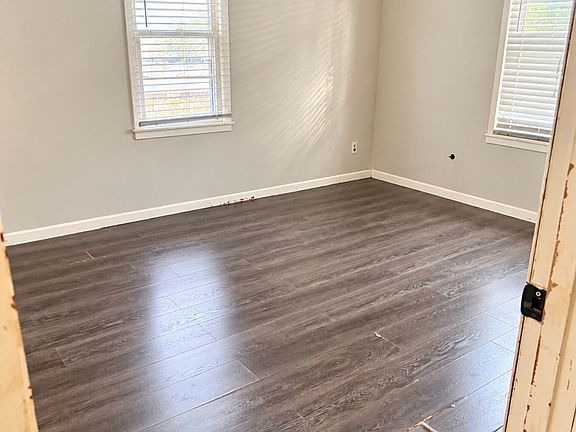 4th image of 635 W Main St