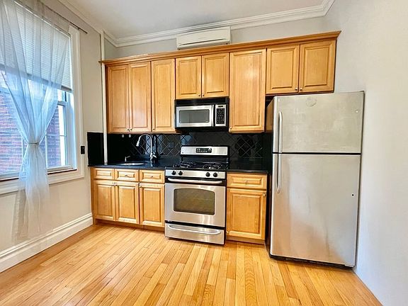 2nd image of 42-07 Broadway #1R