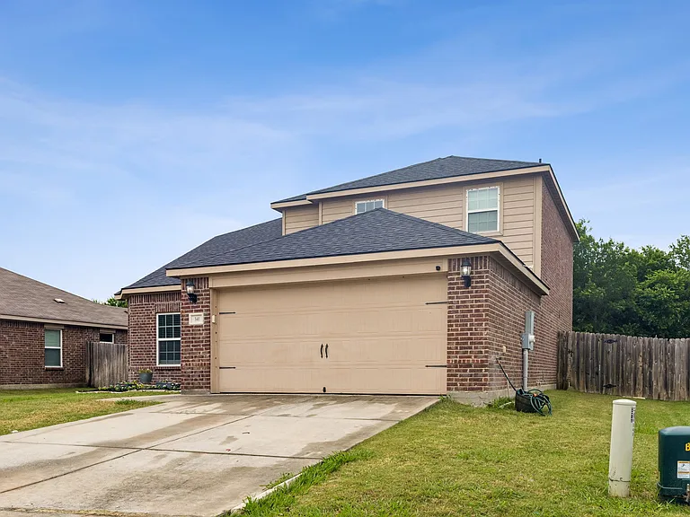341 Magnolia Dr — Photo 2