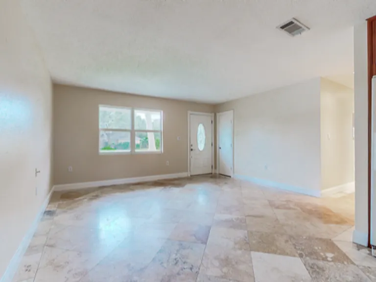 330 Stahlman Ave — Photo 3
