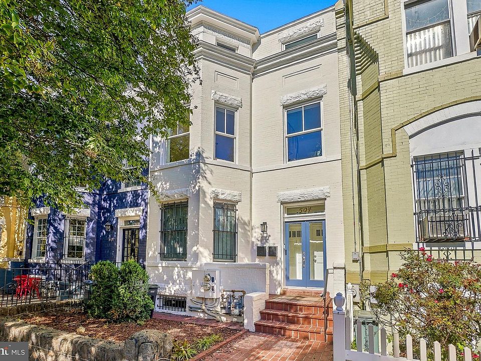 1st image of 504 G St NE APT 2