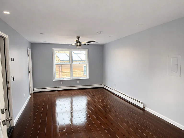 28 Treptow St #2 — Photo 5