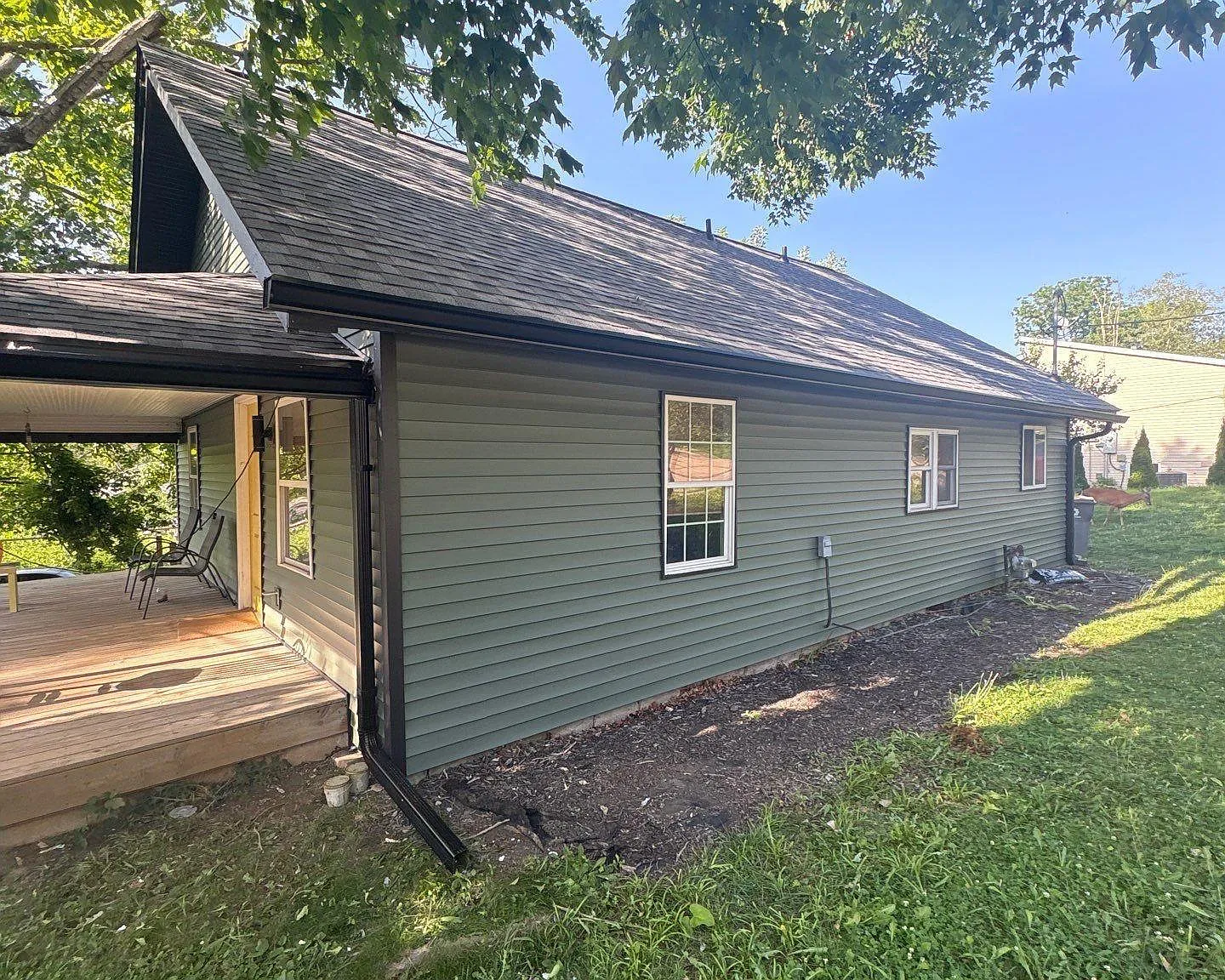 3 bed, 2.0 bath, 1008 sqft, $2,200 — Photo 3