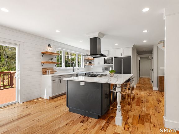 5th image of 9 Maplewood Road
