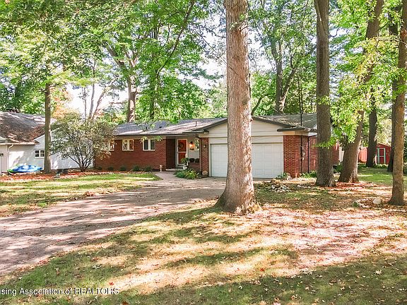 3rd image of 4382 Greenwood Dr