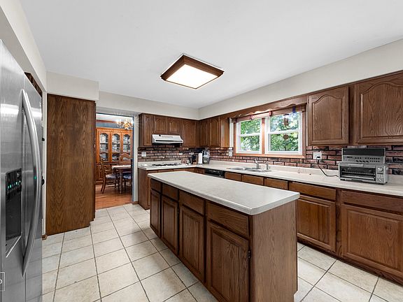 5th image of 391 Southampton Dr