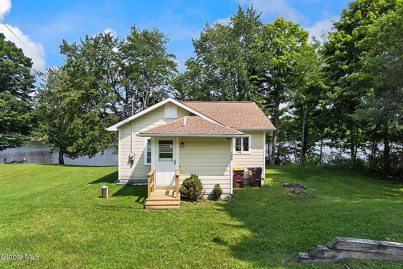 3rd image of 186 Lake Road