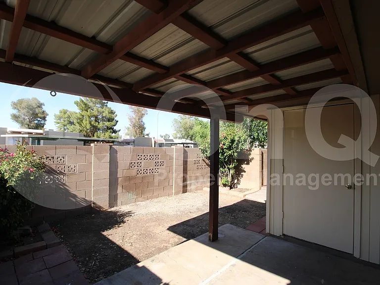 601 N May #5 — Photo 12