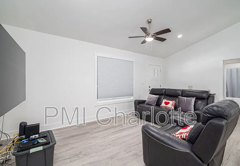 2128 Chatfield Rd — Photo 9