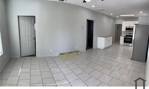 3 bed, 992 sqft, $1,475 — Photo 2