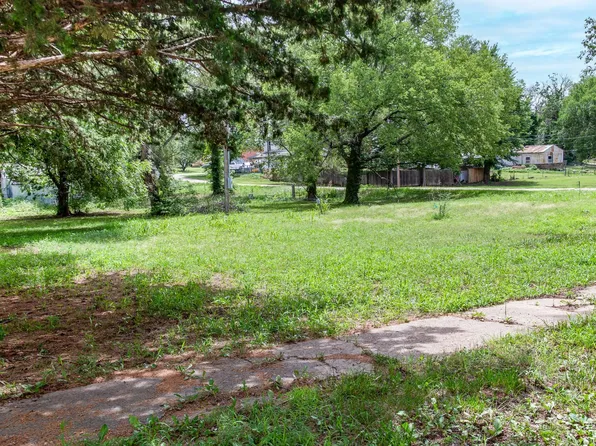 216 W Vine St, Leon, KS 67074