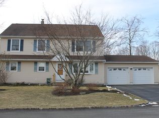 6 Madoc Trl, Oak Ridge, NJ 07438