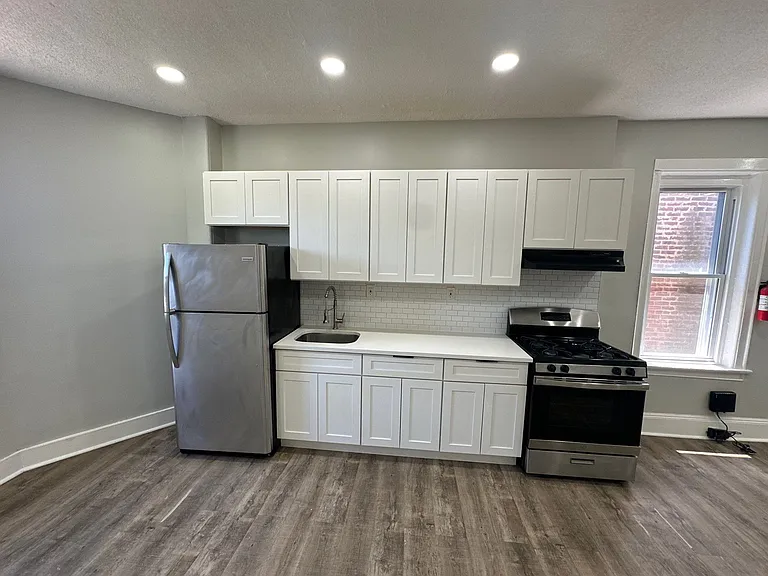 118 N Stockton St #2 — Photo 5