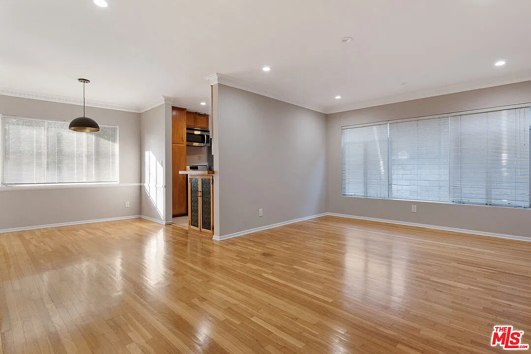 2 bed, 2.0 bath, 1000 sqft, $3,600 — Photo 1
