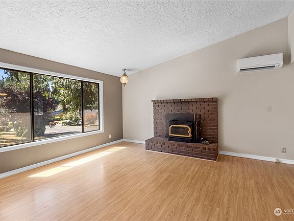 4th image of 1419 NE 93rd Court
