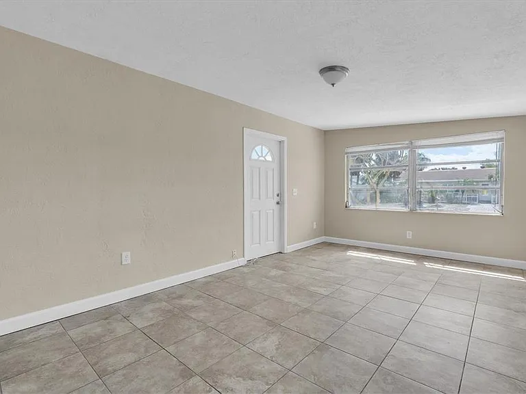 333 72nd Ave — Photo 21