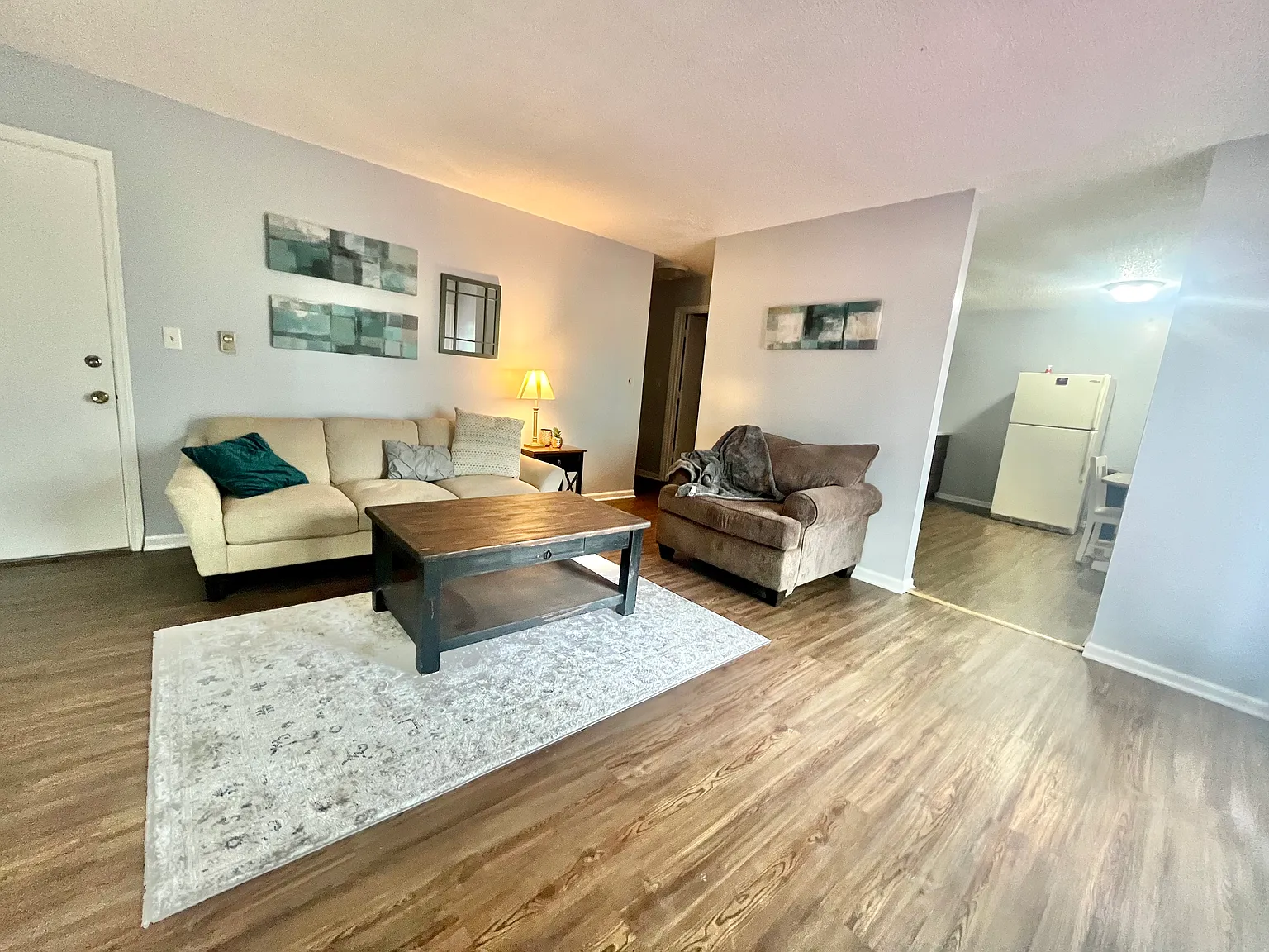 2 bed, $985 — Photo 1