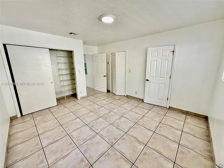 905 SE 13th St #2 — Photo 12