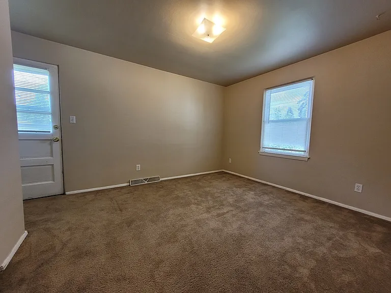 1095 Gillingham Rd #B — Photo 7