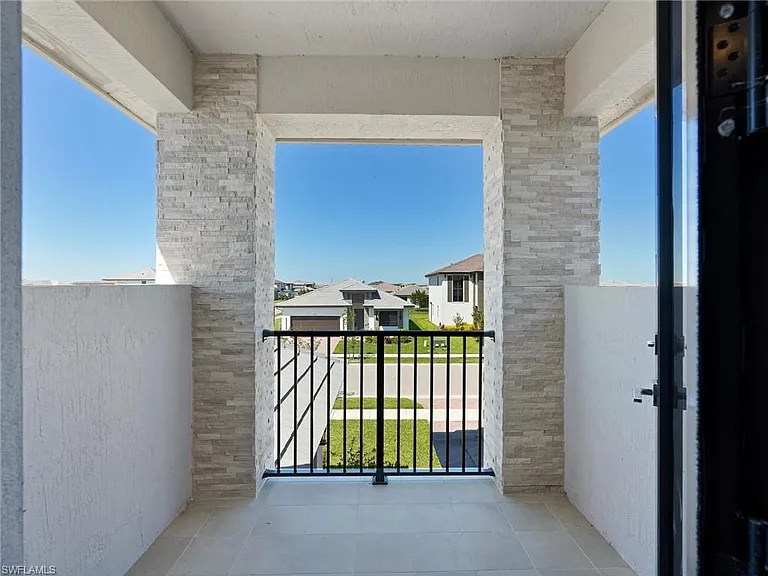 5126 Penella Ave — Photo 35