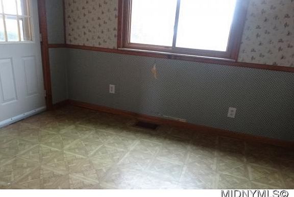 3rd image of 216 Elmwood Pl