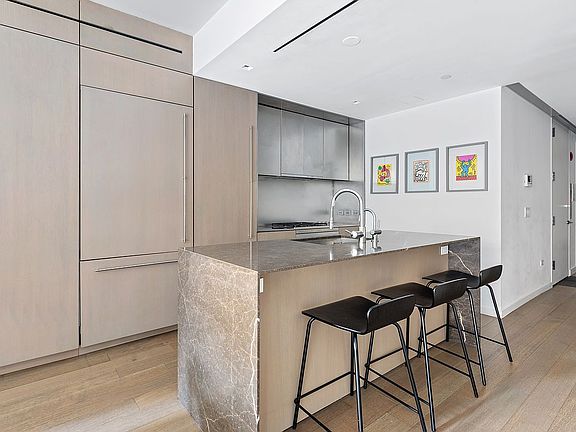 4th image of 21 W 20th St #1