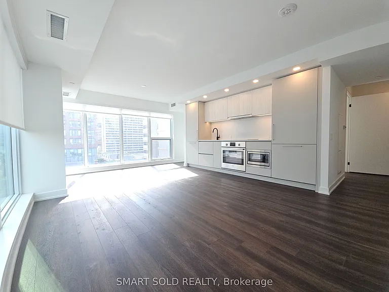 609 Sherbourne St #702 — Photo 3