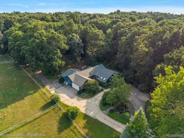 430 Rissman Ln, Ortonville, MI 48462