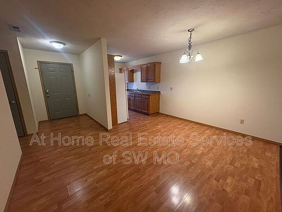 3rd image of 1133 N Westwood Ave