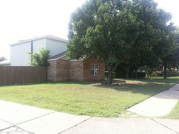4th image of 2411 Eastern Oaks Dr